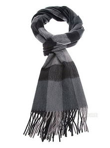 博柏利羊絨圍巾選購指南 價格、比價與品質(zhì)解析